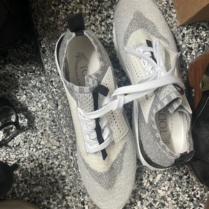 Tods size 8 woven sneaker camo feel to the pattern super comfy!